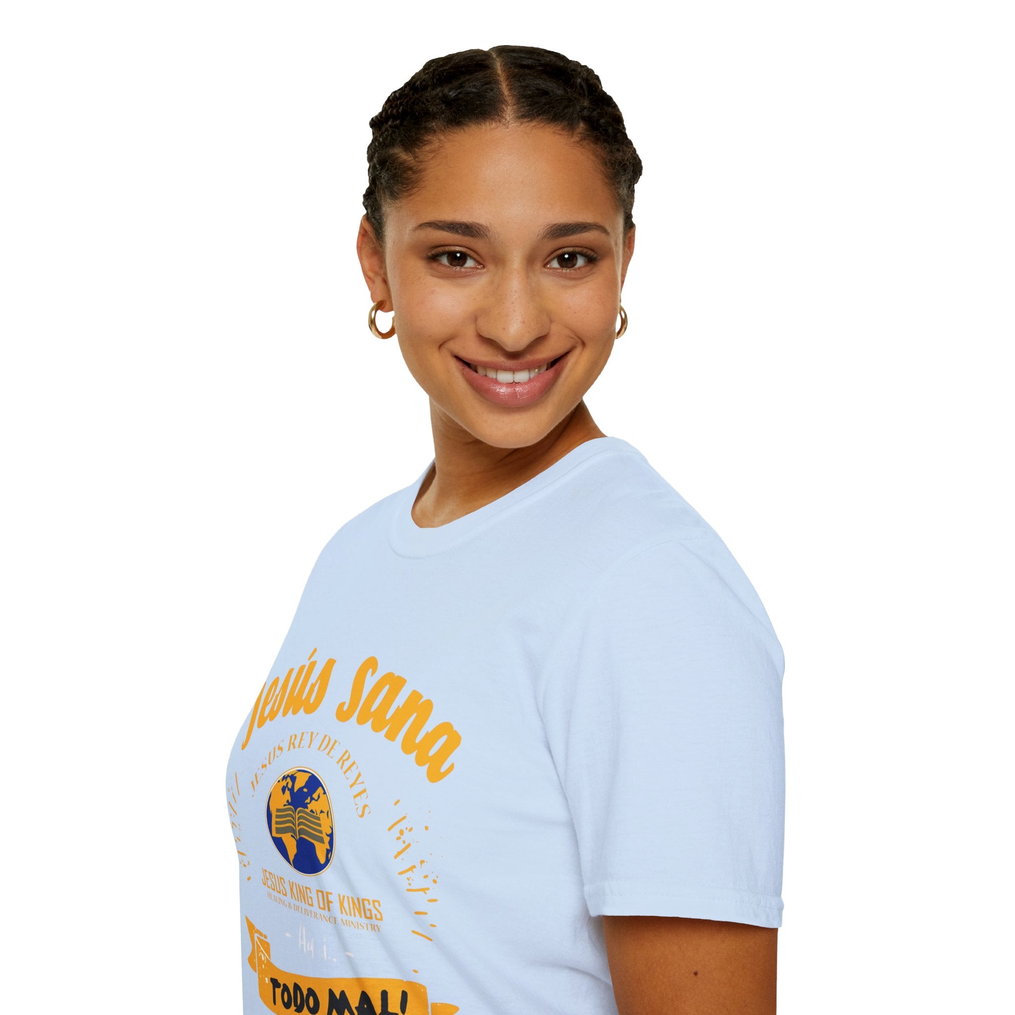 Jesús Sana Todo Mal T-Shirt — Spanish Christian Faith Tee (Jesus King of Kings)