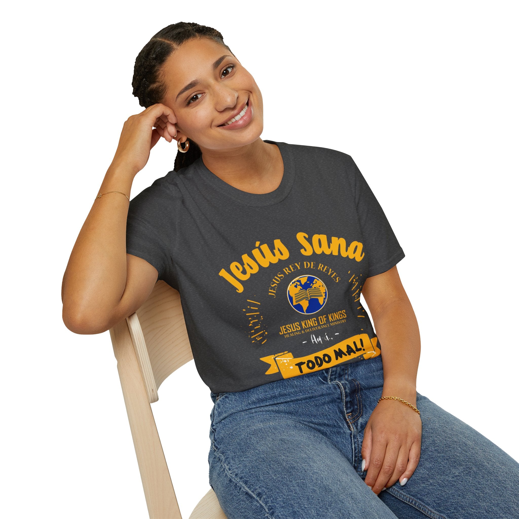 Jesús Sana Todo Mal T-Shirt — Spanish Christian Faith Tee (Jesus King of Kings)