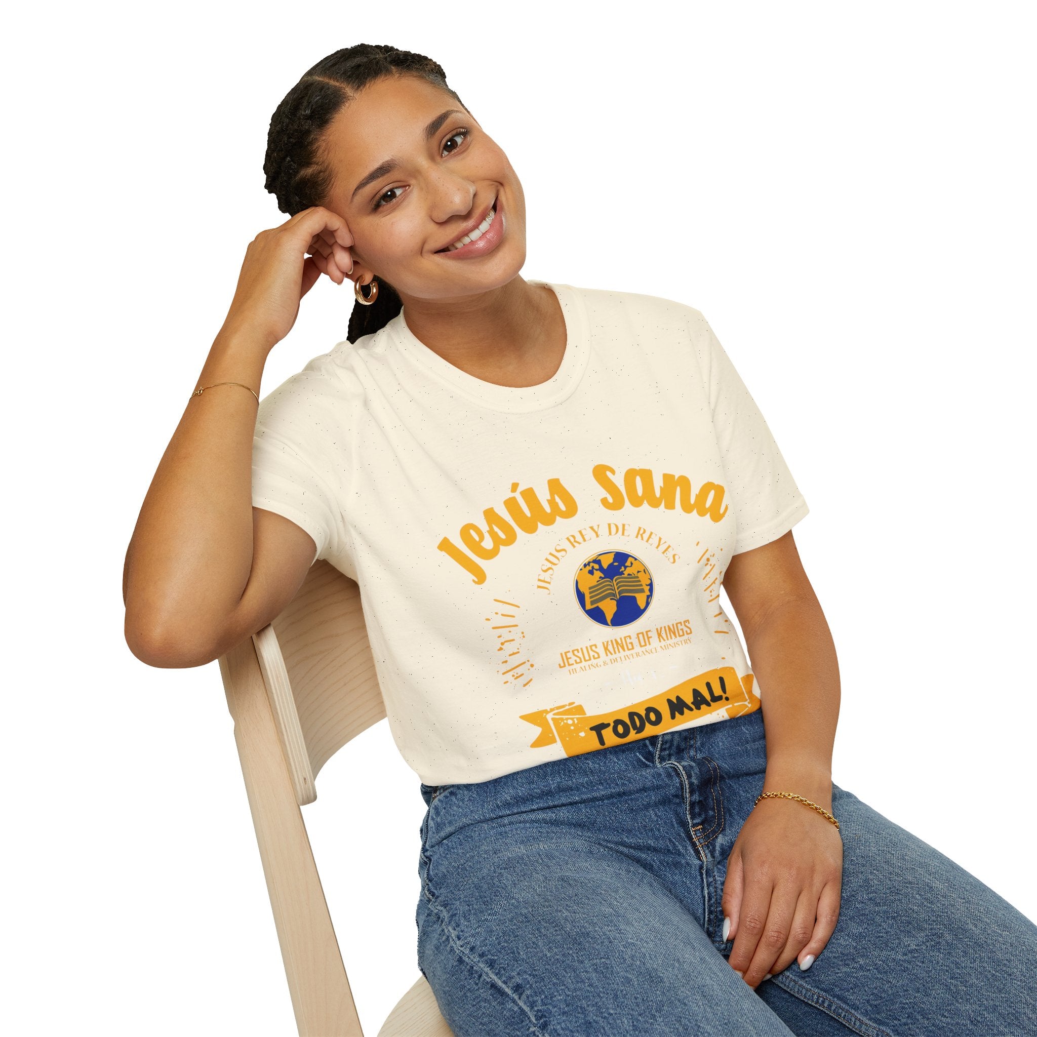 Jesús Sana Todo Mal T-Shirt — Spanish Christian Faith Tee (Jesus King of Kings)
