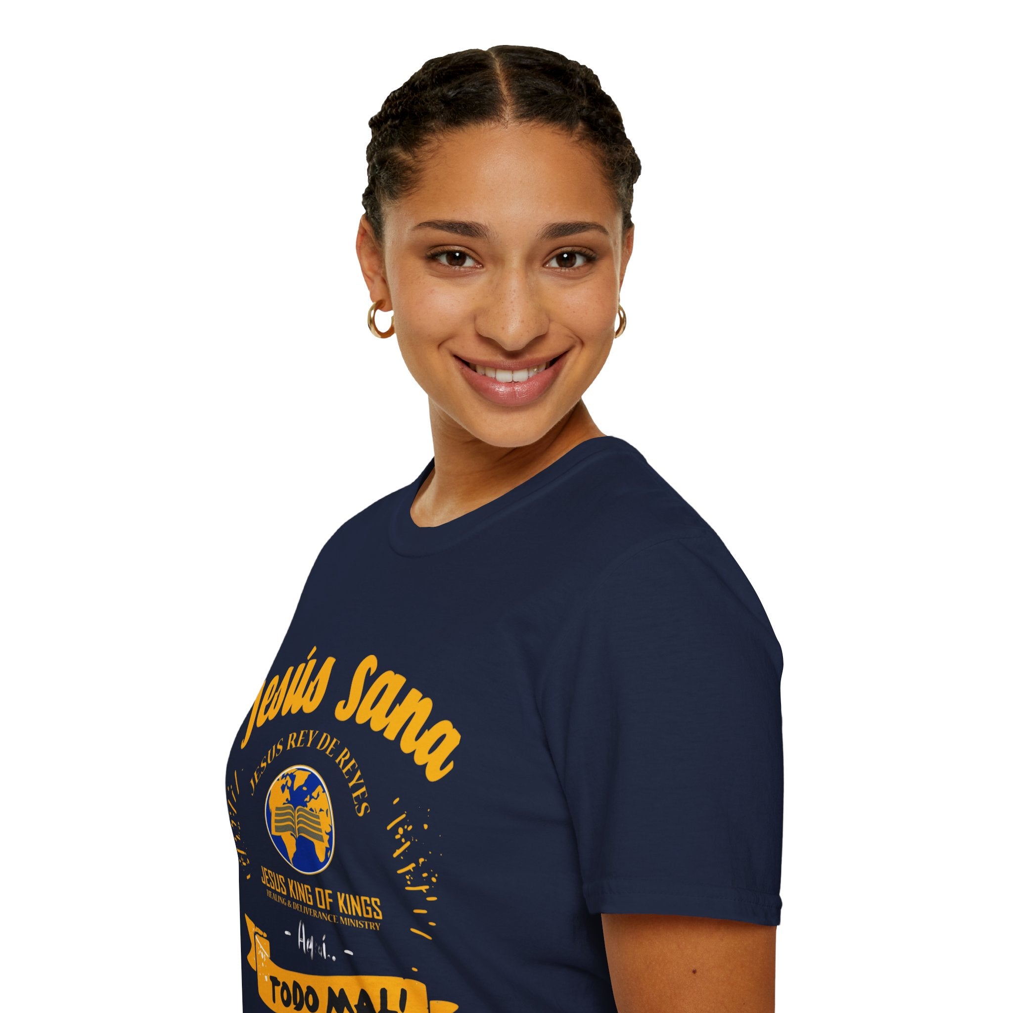 Jesús Sana Todo Mal T-Shirt — Spanish Christian Faith Tee (Jesus King of Kings)