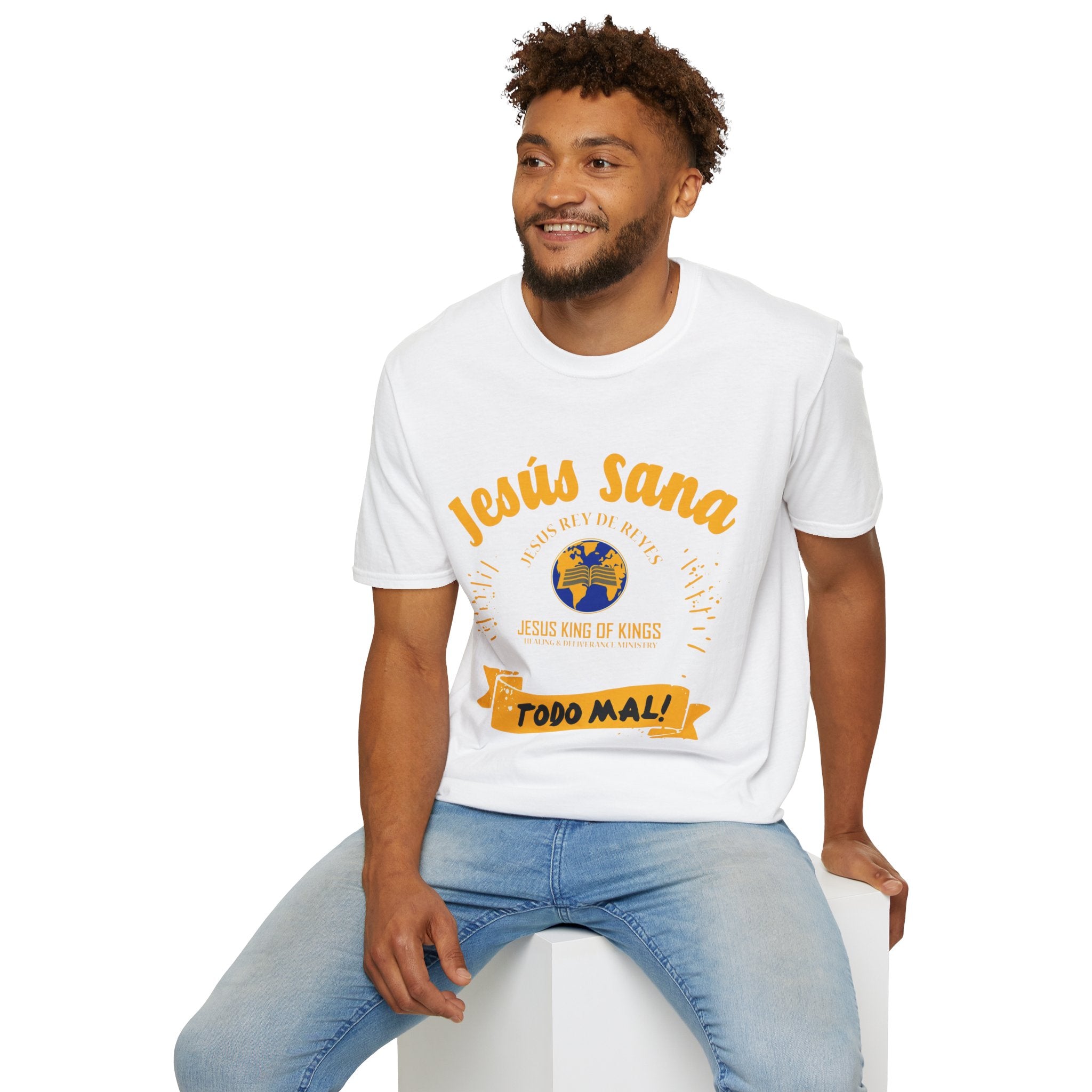 Jesús Sana Todo Mal T-Shirt — Spanish Christian Faith Tee (Jesus King of Kings)